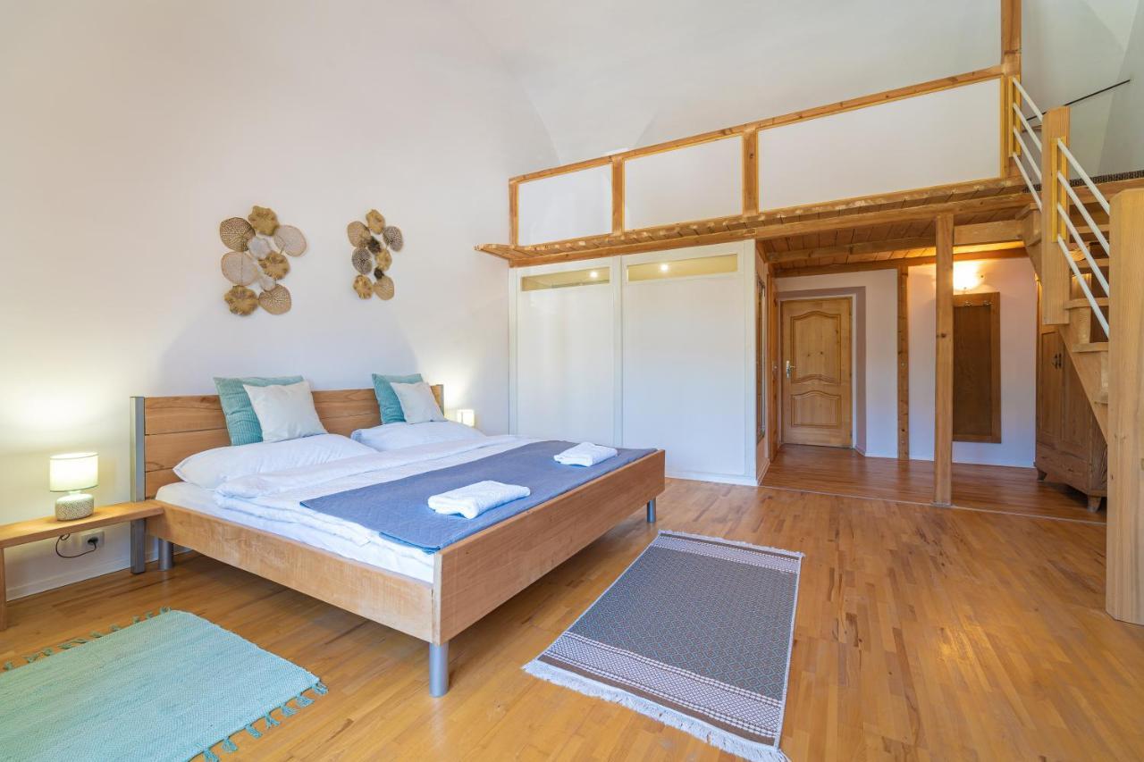 Bed & Breakfast Hugo Plesivec Esterno foto