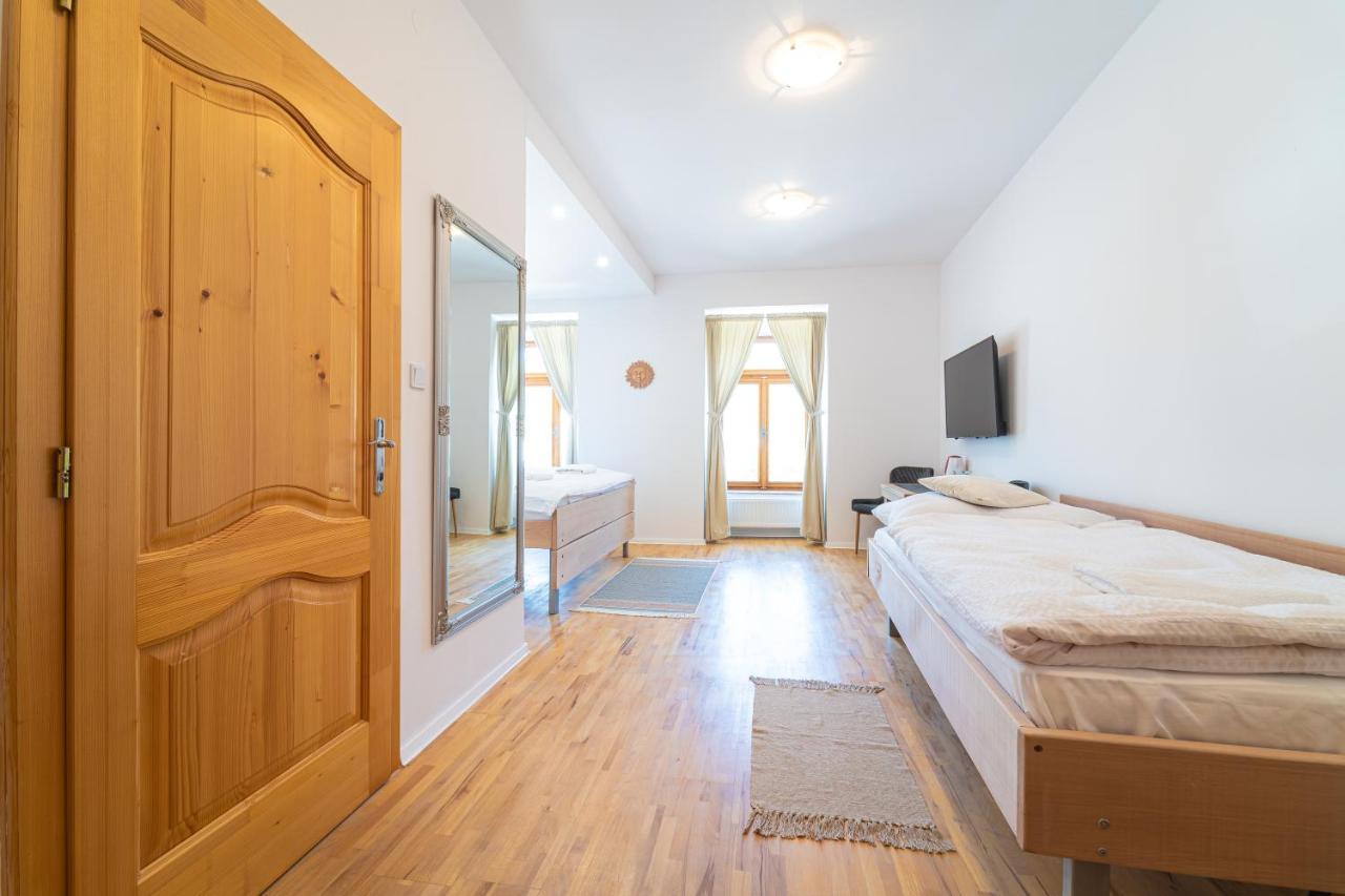 Bed & Breakfast Hugo Plesivec Esterno foto