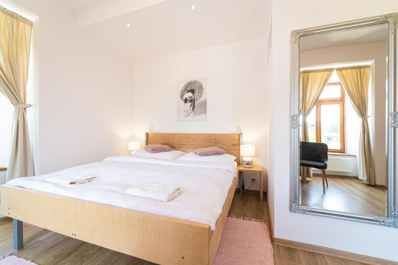 Bed & Breakfast Hugo Plesivec Esterno foto