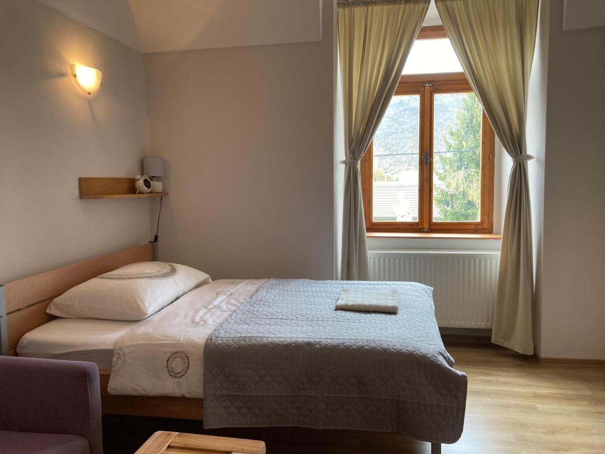 Bed & Breakfast Hugo Plesivec Esterno foto
