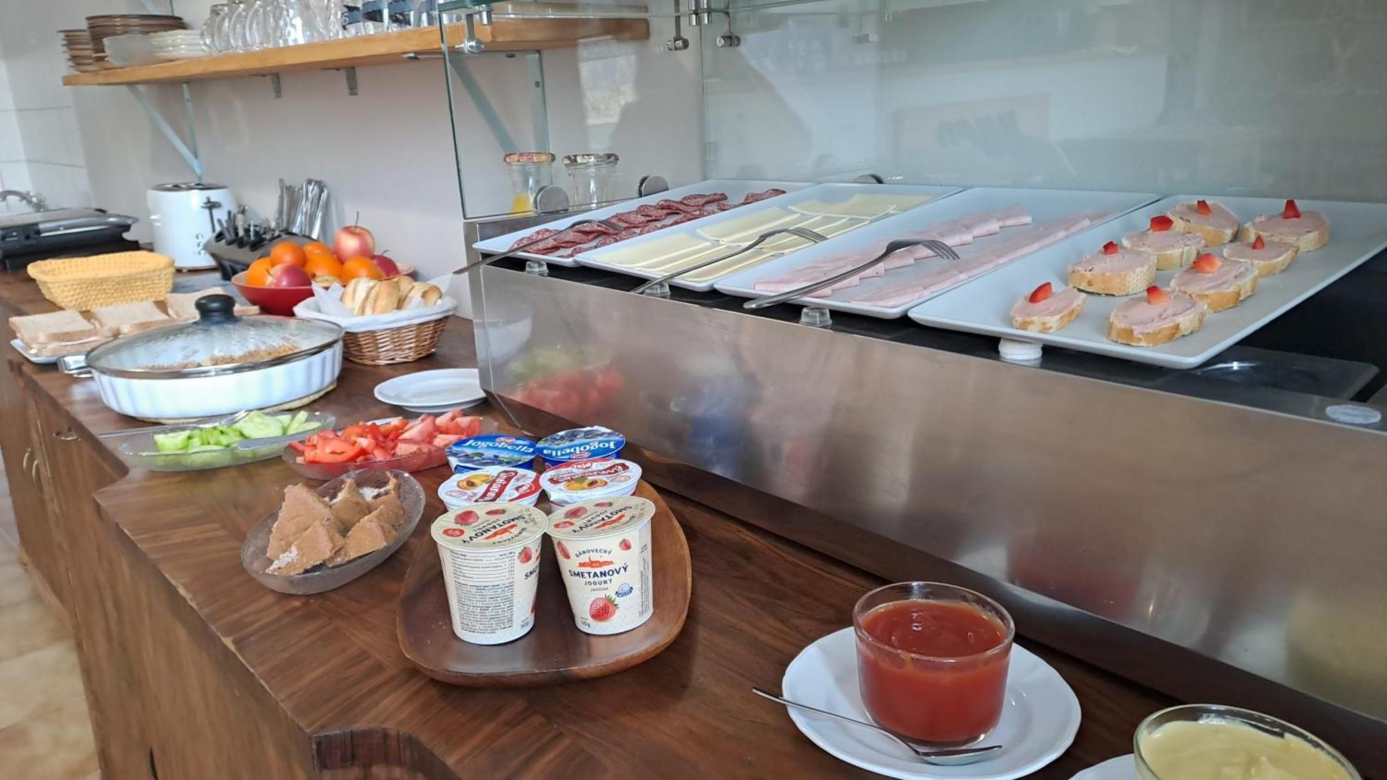 Bed & Breakfast Hugo Plesivec Esterno foto