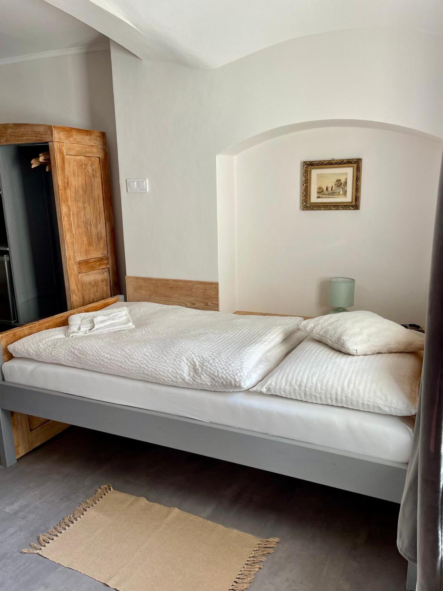 Bed & Breakfast Hugo Plesivec Esterno foto